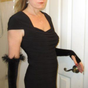 AdriannaPapell Black Stretchy heart-shaped neckline cocktail dress, size 8